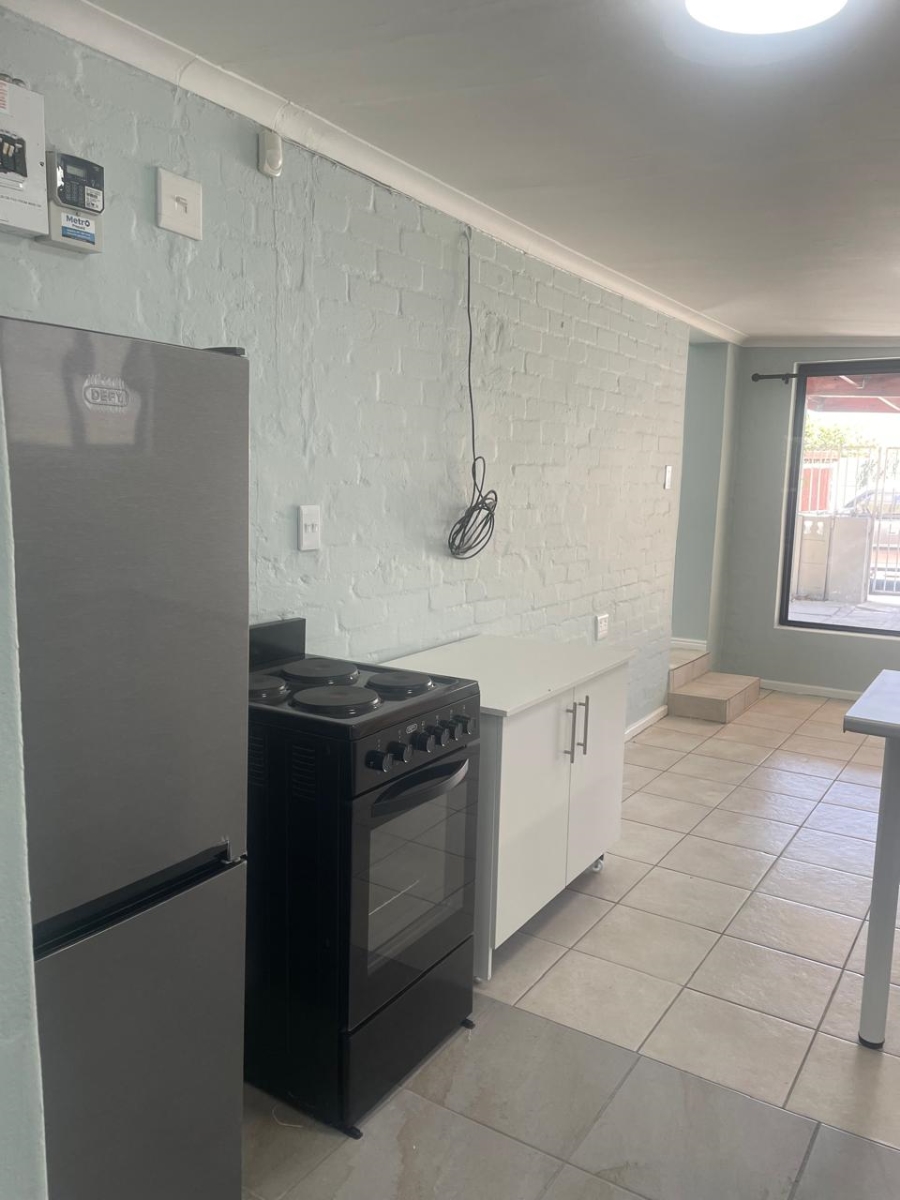 To Let 1 Bedroom Property for Rent in Southfield Western Cape